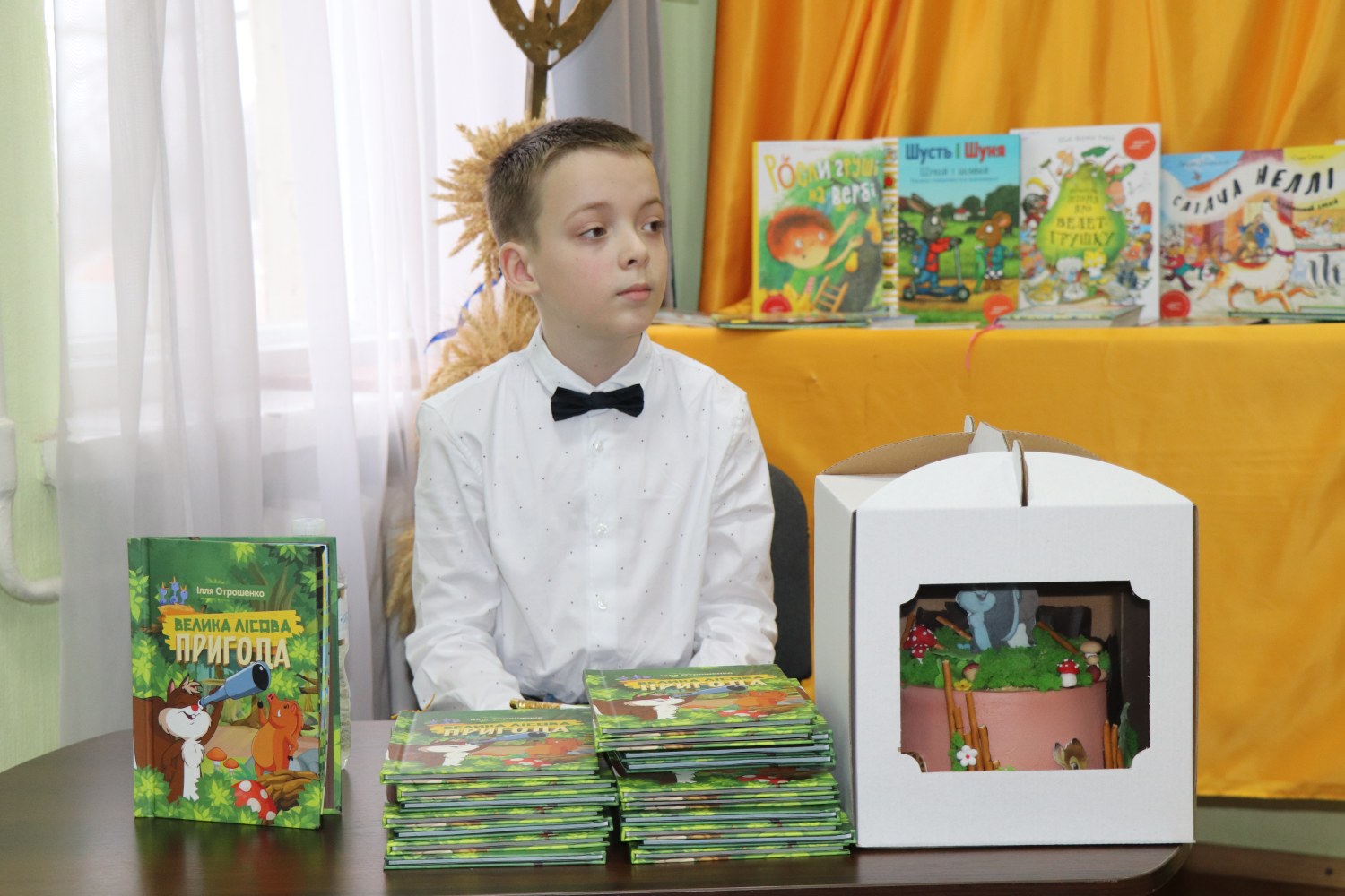 Частину накладу книжки Іллі Отрошенка зможуть прочитати діти, які лікуються в Охматиді. Фото з Сумського інформаційного порталу